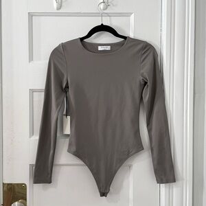 NWT Aritzia Babaton Contour Crew Bodysuit in Coal Grey